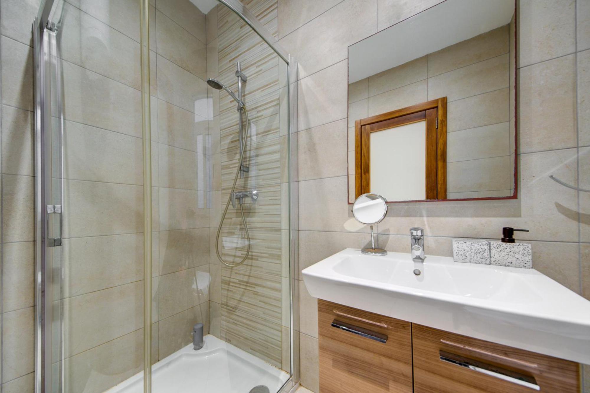 Top Floor Apt With Common Pool Close To All Amenities Сейнт Полс Бей Екстериор снимка