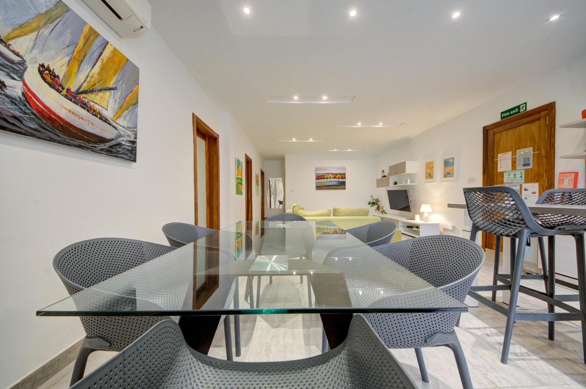 Top Floor Apt With Common Pool Close To All Amenities Сейнт Полс Бей Екстериор снимка