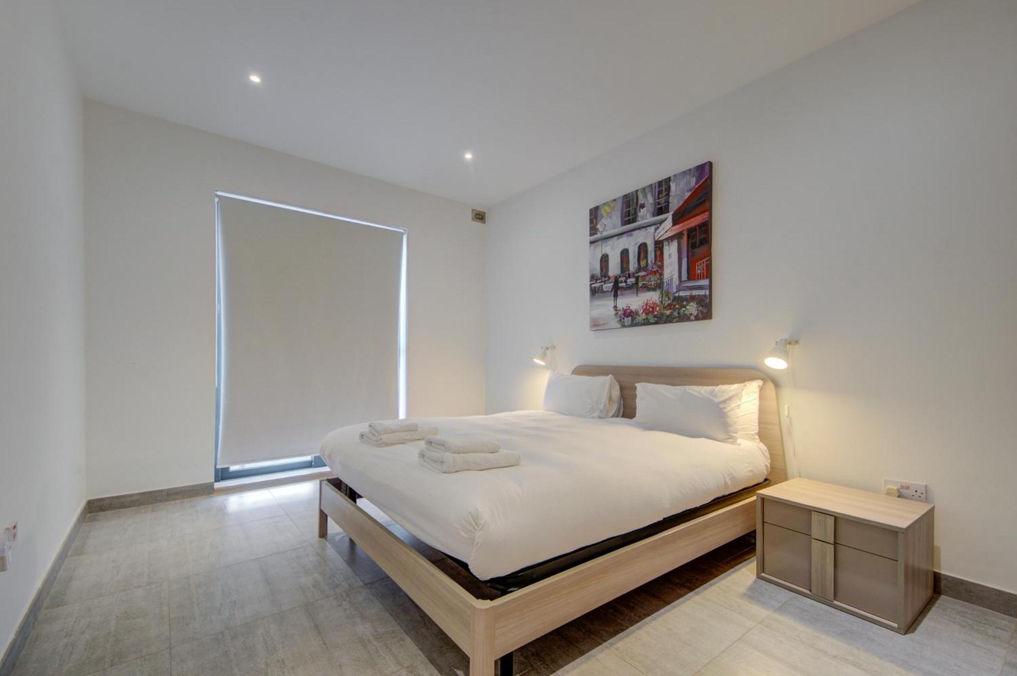 Top Floor Apt With Common Pool Close To All Amenities Сейнт Полс Бей Екстериор снимка
