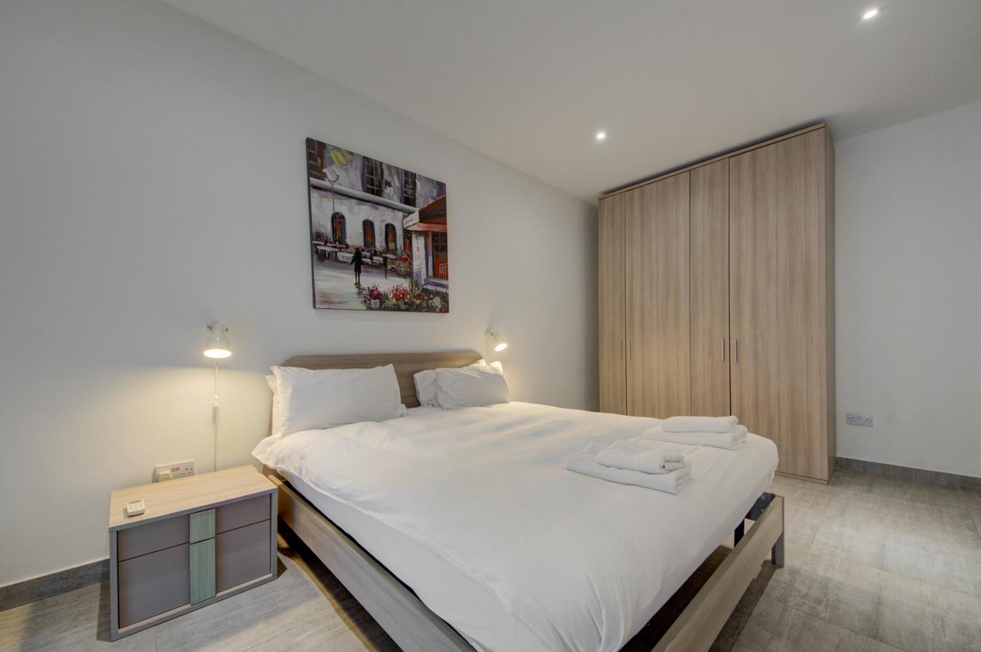 Top Floor Apt With Common Pool Close To All Amenities Сейнт Полс Бей Екстериор снимка